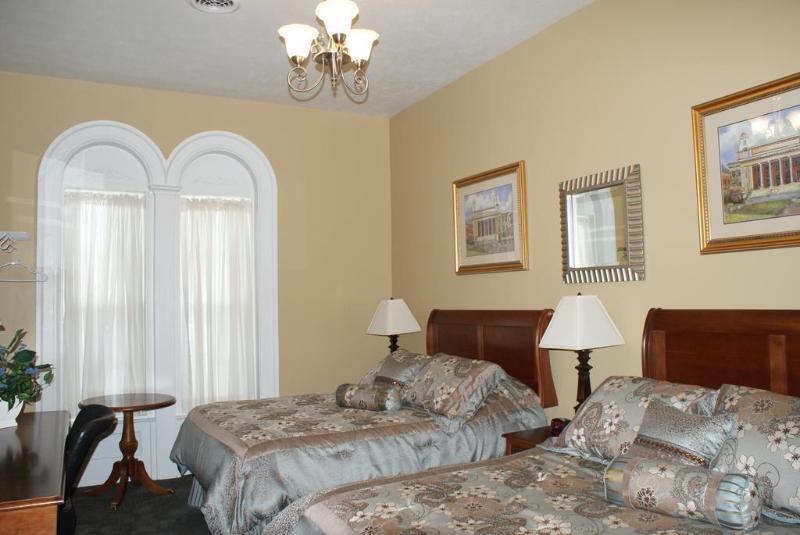 Beacon Hotel Oswego Room photo