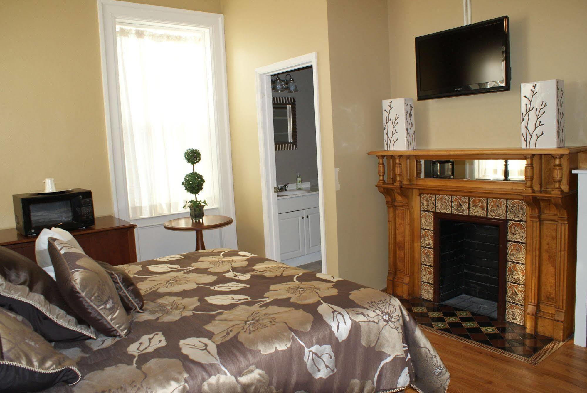 Beacon Hotel Oswego Room photo