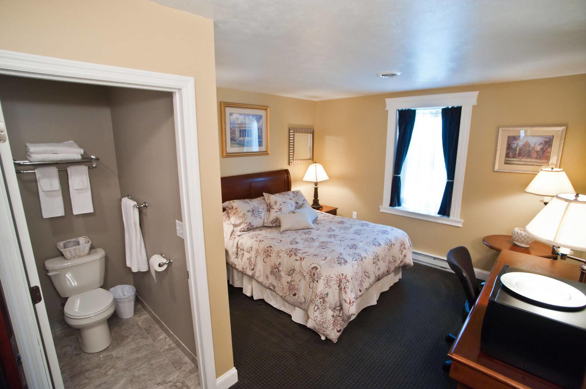 Beacon Hotel Oswego Exterior photo